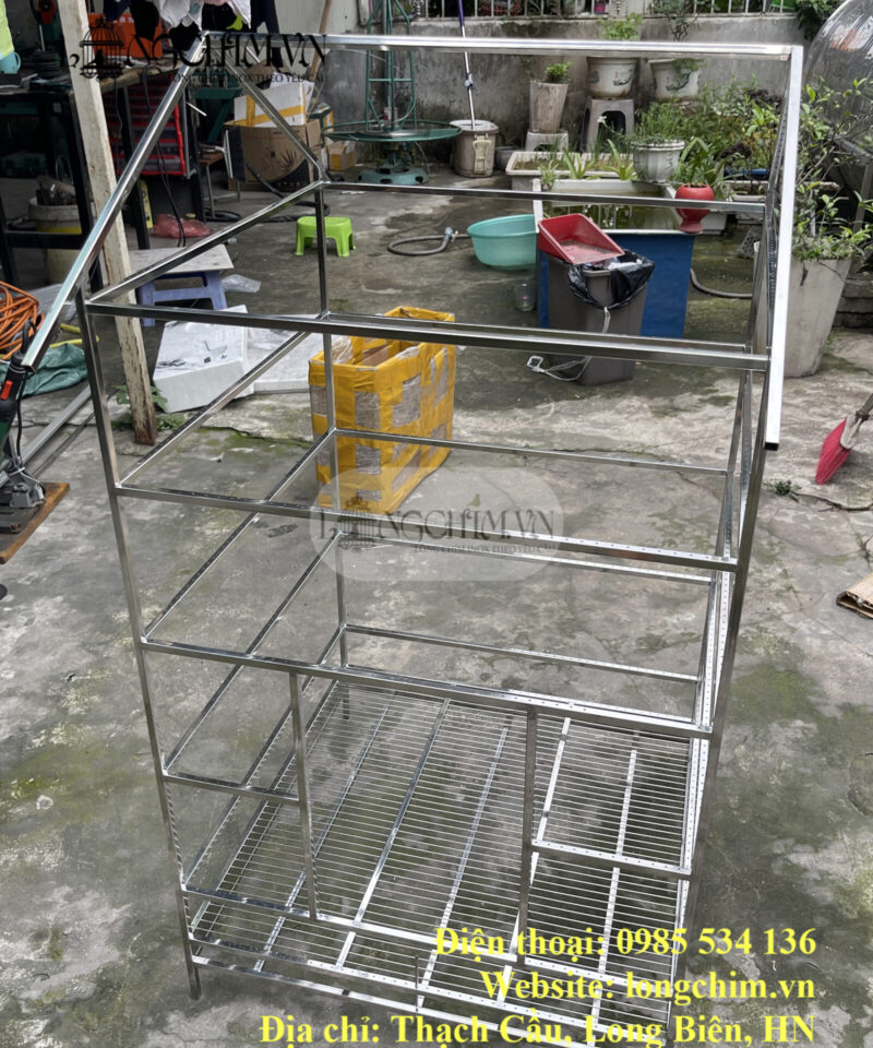 Không gian bên trong lồng AVI vuông inox 304