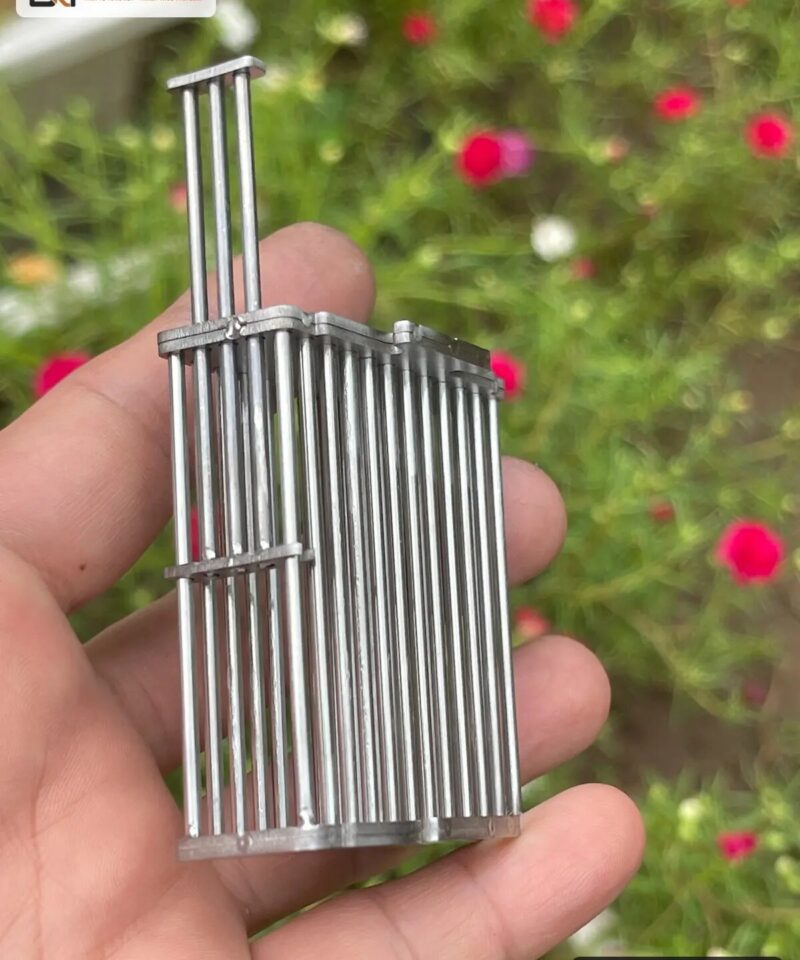Chi tiết nan inox của rọ dế dùng trong lồng chim