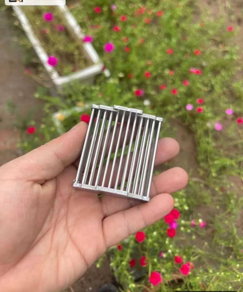 Mặt sau rọ dế inox cho lồng chim