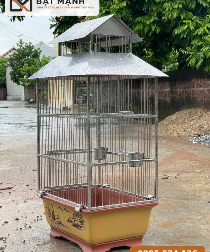 Lồng chim inox trên chậu cây nhìn từ góc phải