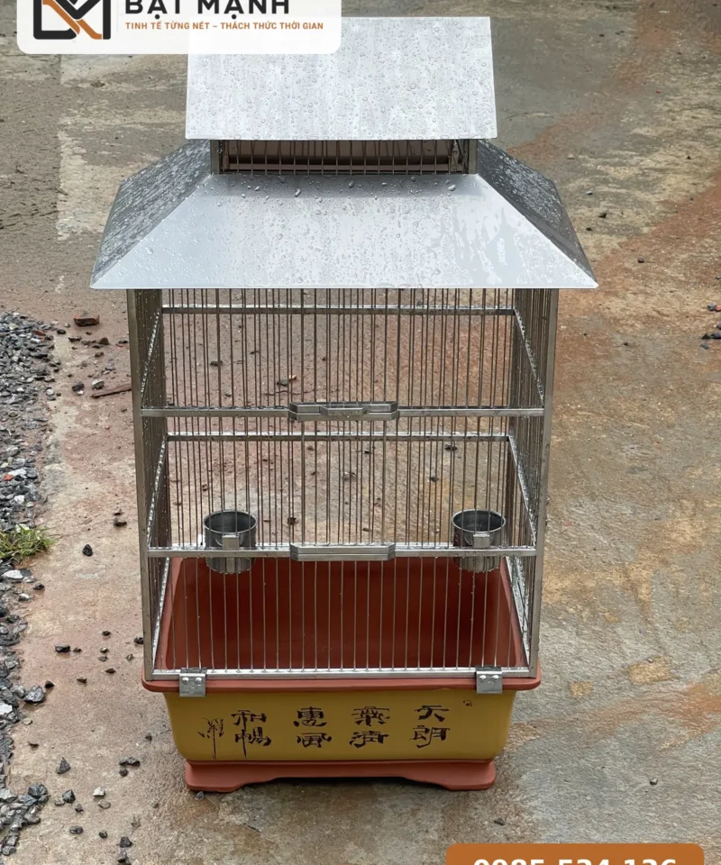 Lồng chim inox trên chậu cây nhìn từ trên cao