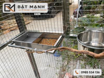 Khay hạt và bát nước inox của lồng avi sân vườn